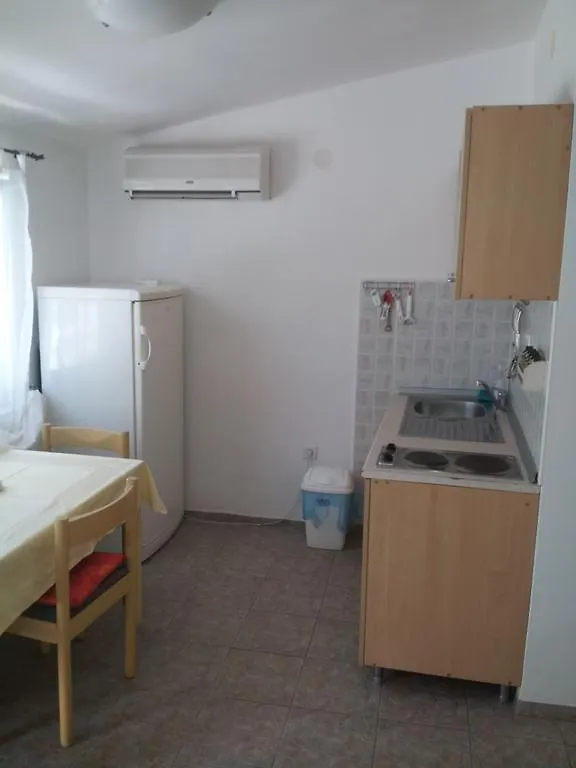 Apartment Viktor Sali