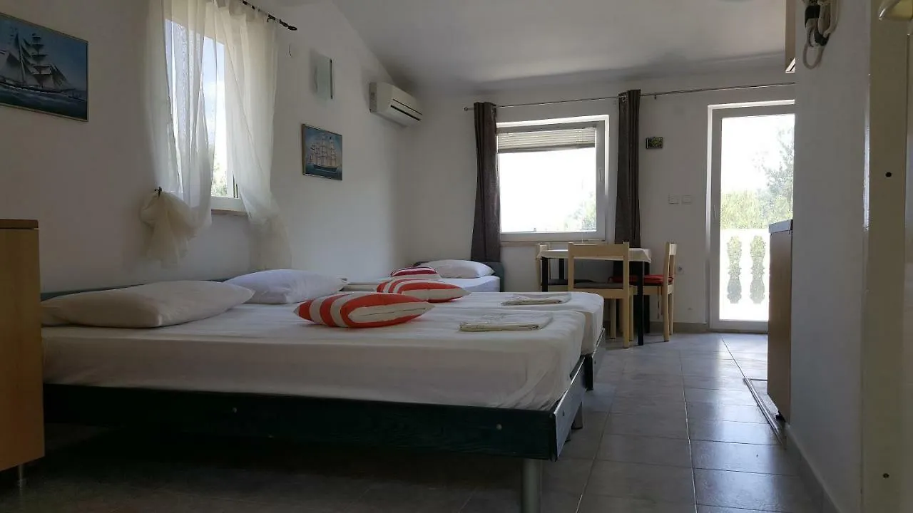 Apartment Viktor Sali